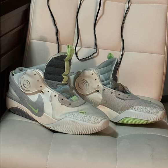 Nike “deldon” lightly used take the stage wit ‘em frfr N they size 91/2M - Picture 3 of 12